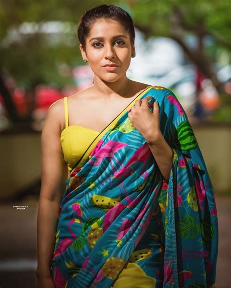 rashmi hot navel|Stunning pictures of Rashmi Gautam in saree .